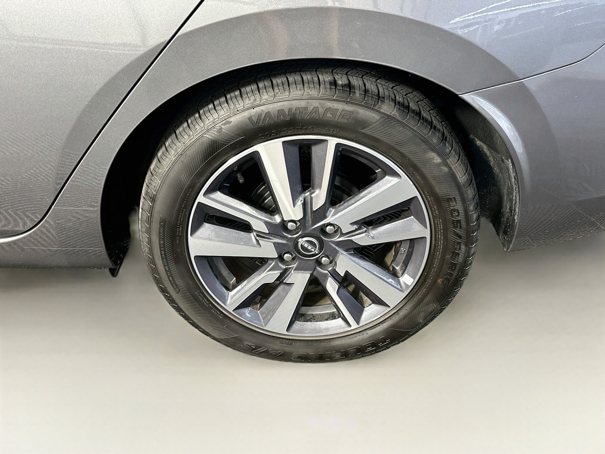 Used 2024 Nissan Versa SV FWD image 11