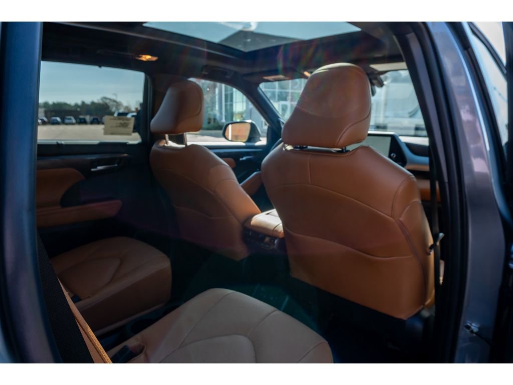 Certified 2026 Toyota Highlander Platinum image 17