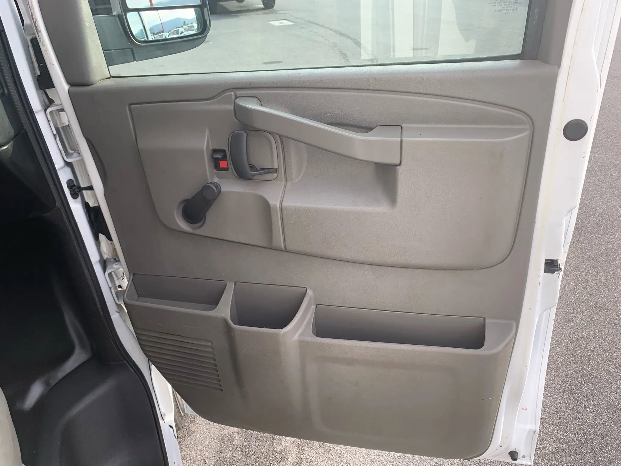 Used 2016 Chevrolet Express 3500 RWD image 20