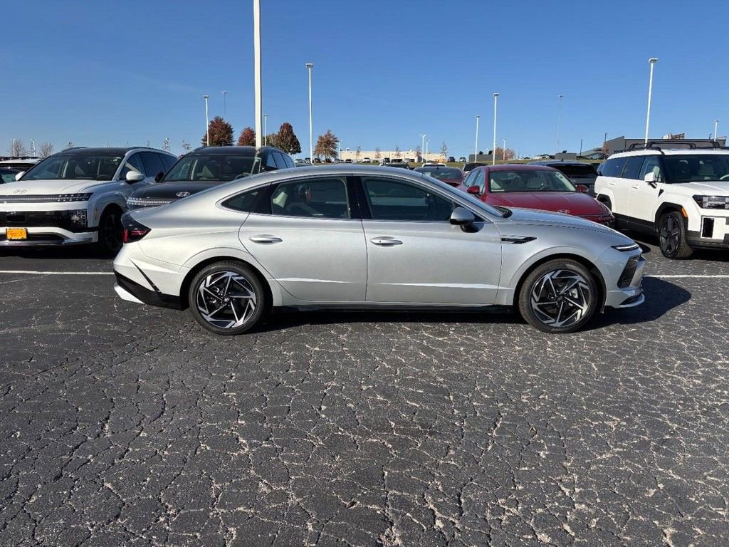 New 2026 Hyundai Sonata SEL FWD image 2