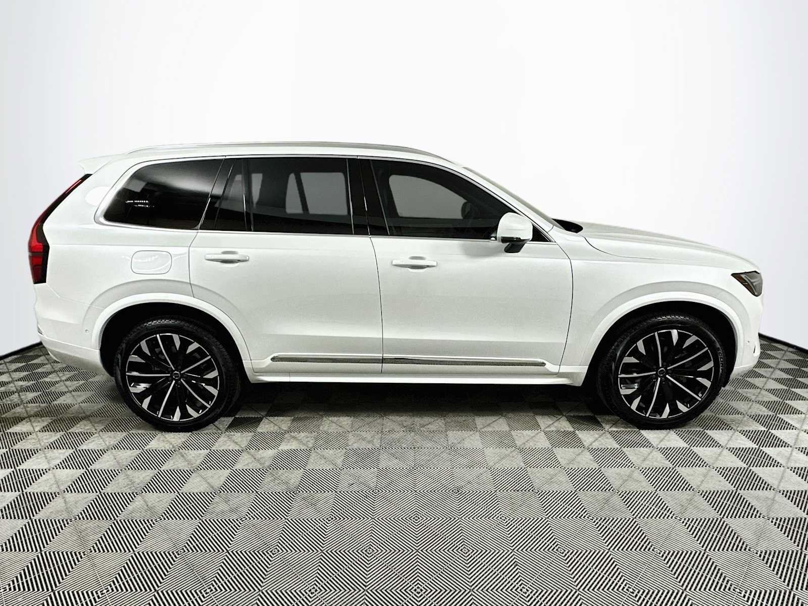 New 2026 Volvo XC90 B5 Plus w/ Protection Package AWD/4WD image 8