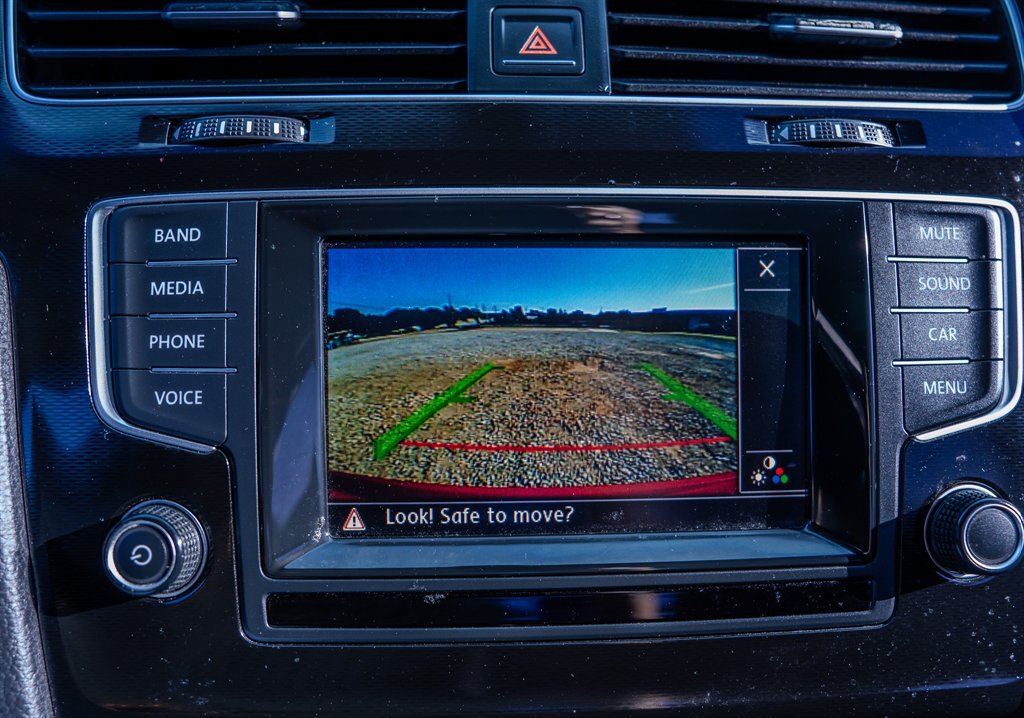Used 2015 Volkswagen GTI SE FWD image 21