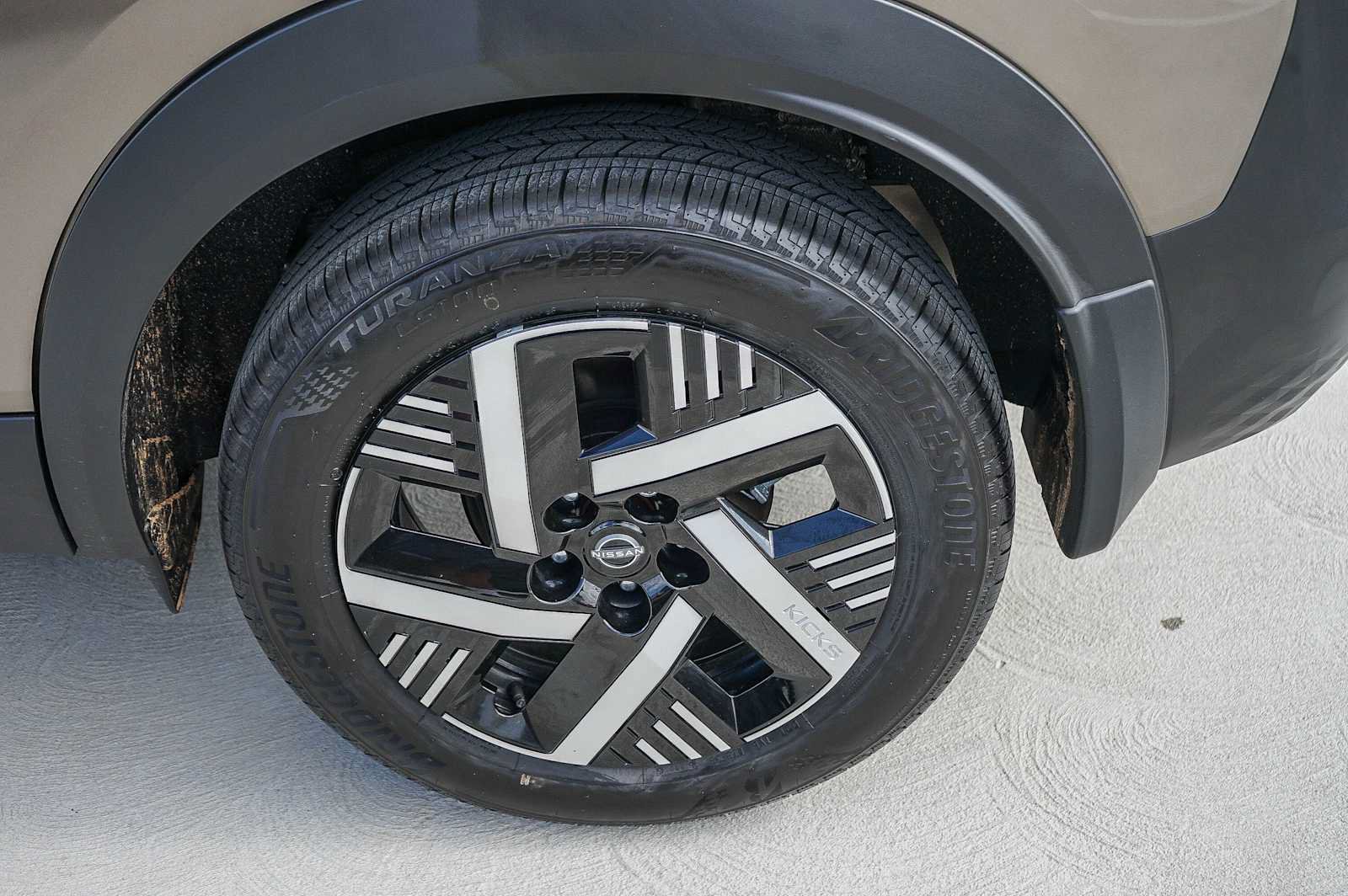 Used 2026 Nissan Kicks SV w/ Charging Package FWD image 10