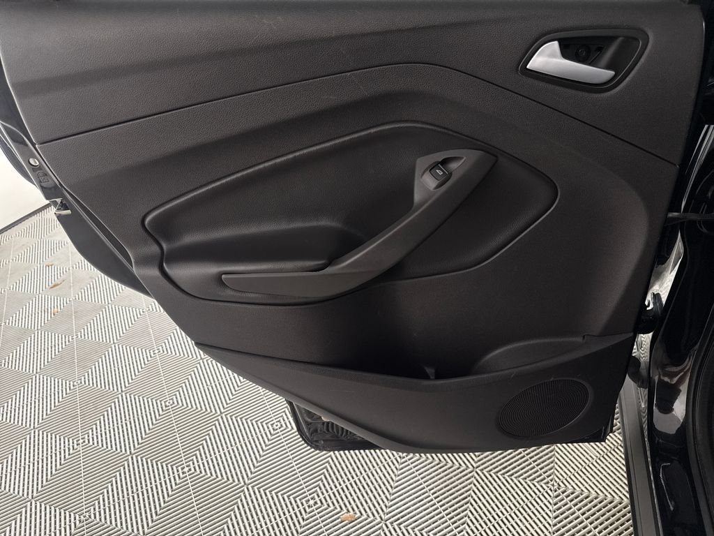 Used 2018 Ford Escape SE FWD image 12