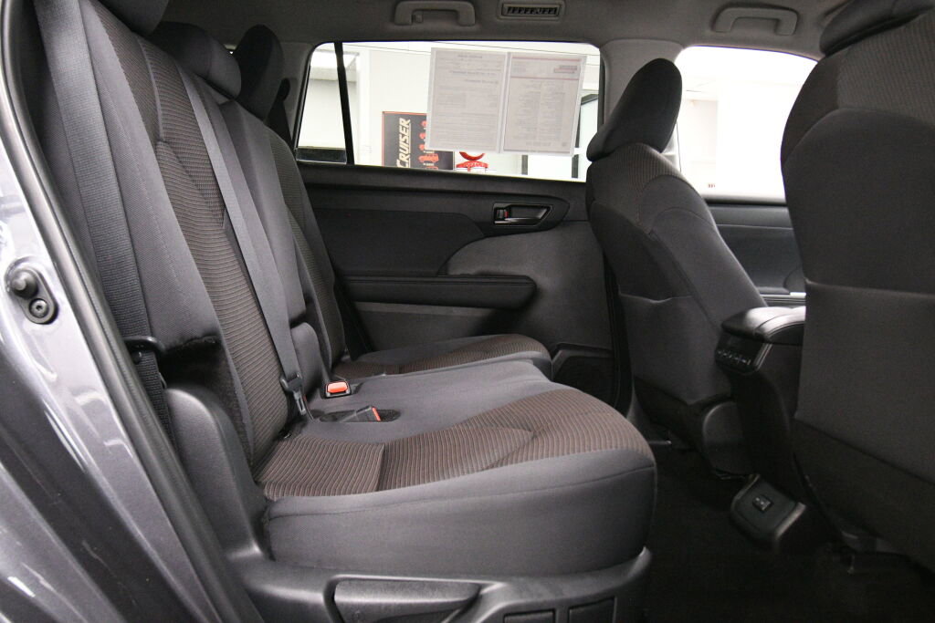Certified 2024 Toyota Highlander LE image 24