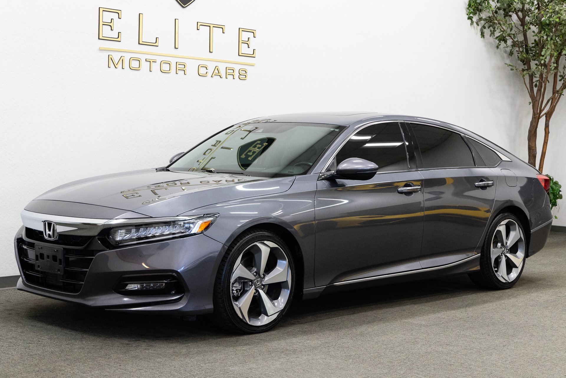 Used 2020 Honda Accord Touring image 1