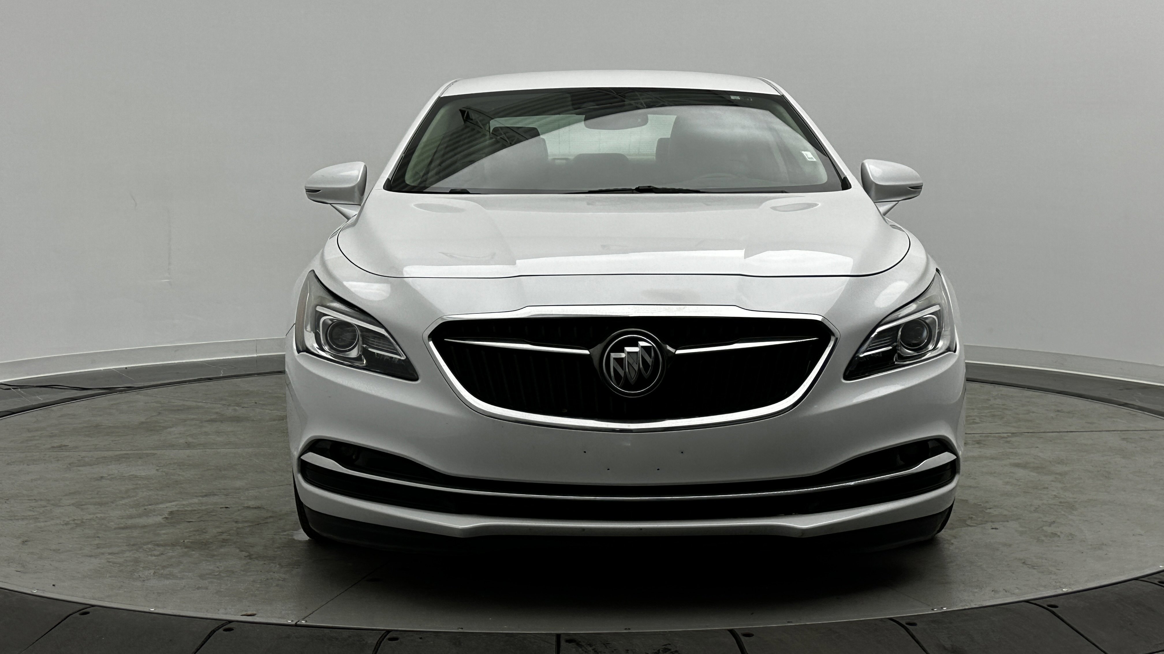 Used 2017 Buick LaCrosse Premium image 2