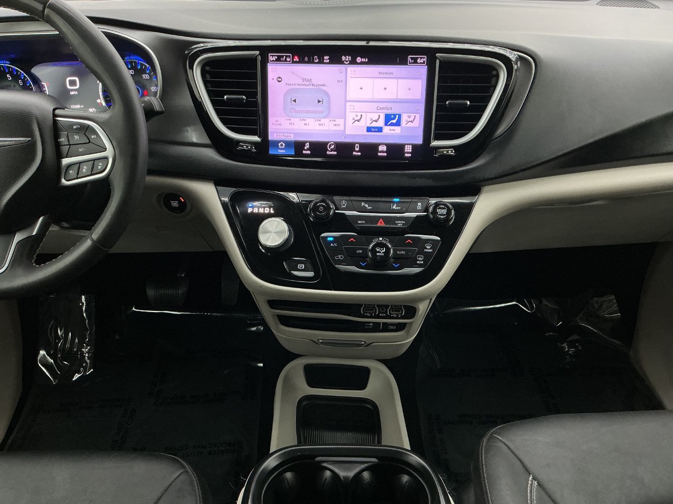 Used 2022 Chrysler Pacifica Touring-L FWD image 26