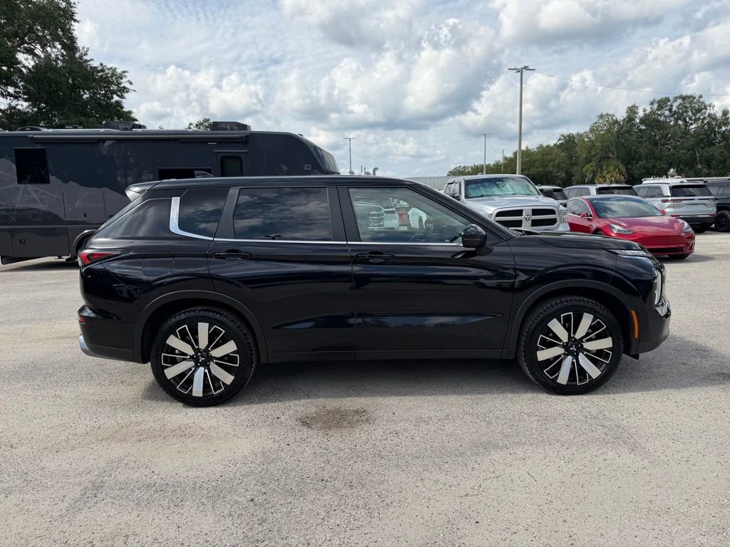 Used 2025 Mitsubishi Outlander SE AWD/4WD image 7
