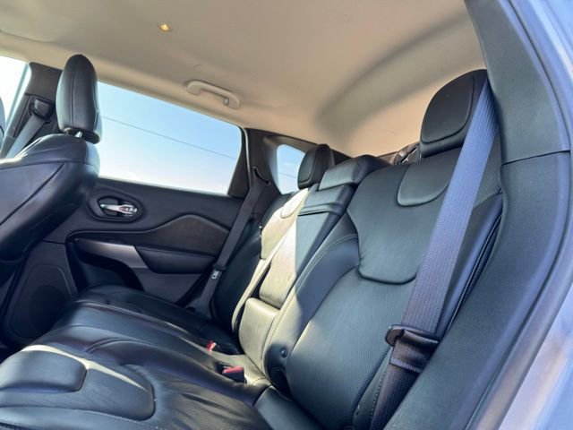 Used 2019 Jeep Cherokee Limited image 11
