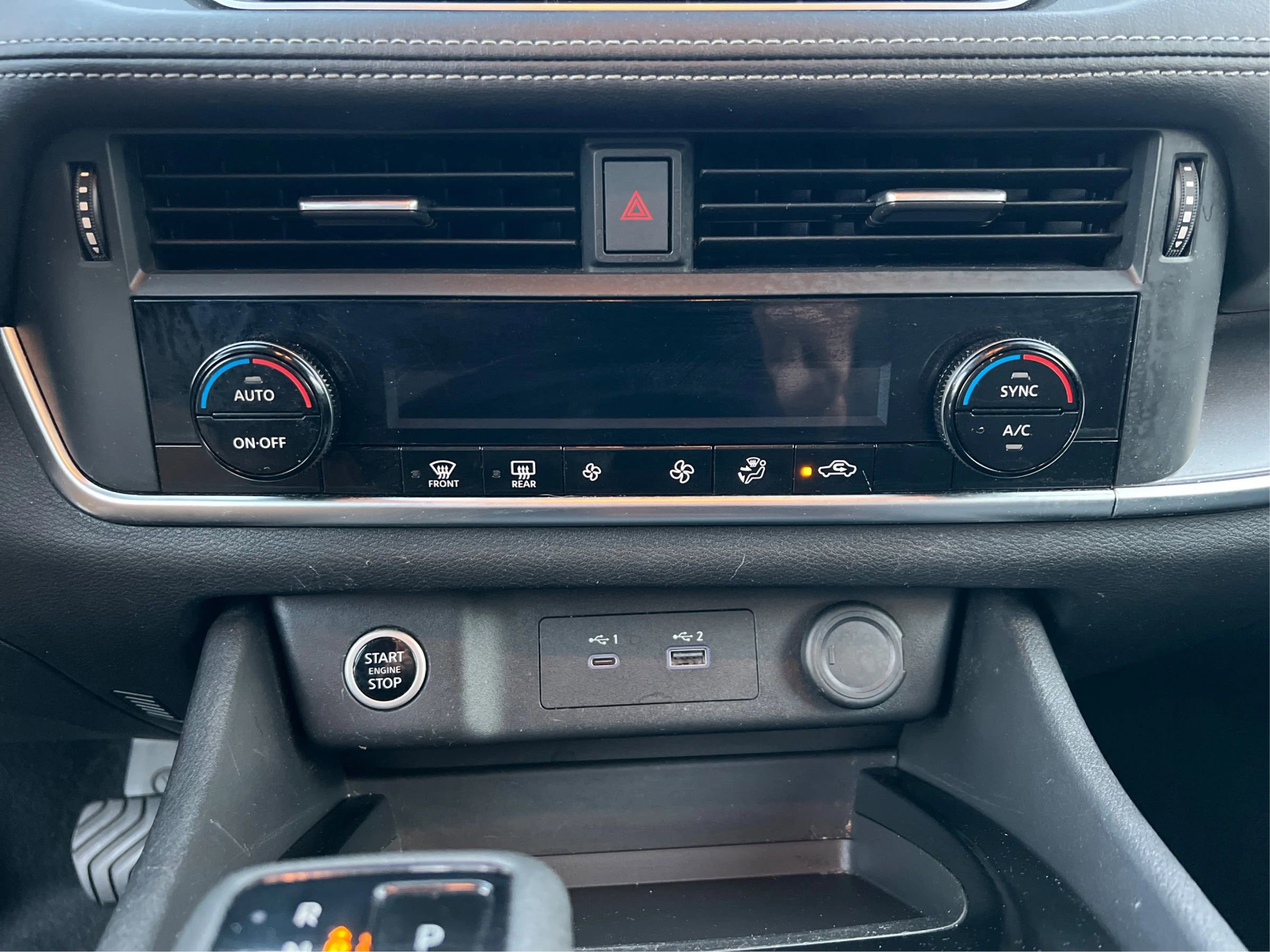 Used 2023 Nissan Rogue SV image 28