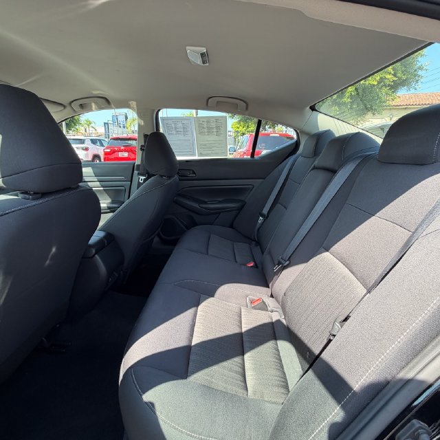 Used 2024 Nissan Altima 2.5 SV FWD image 31