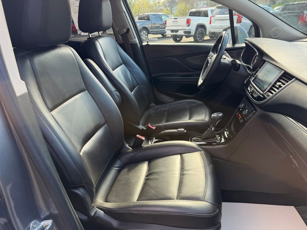 Used 2020 Buick Encore Essence w/ Experience Buick Package image 19