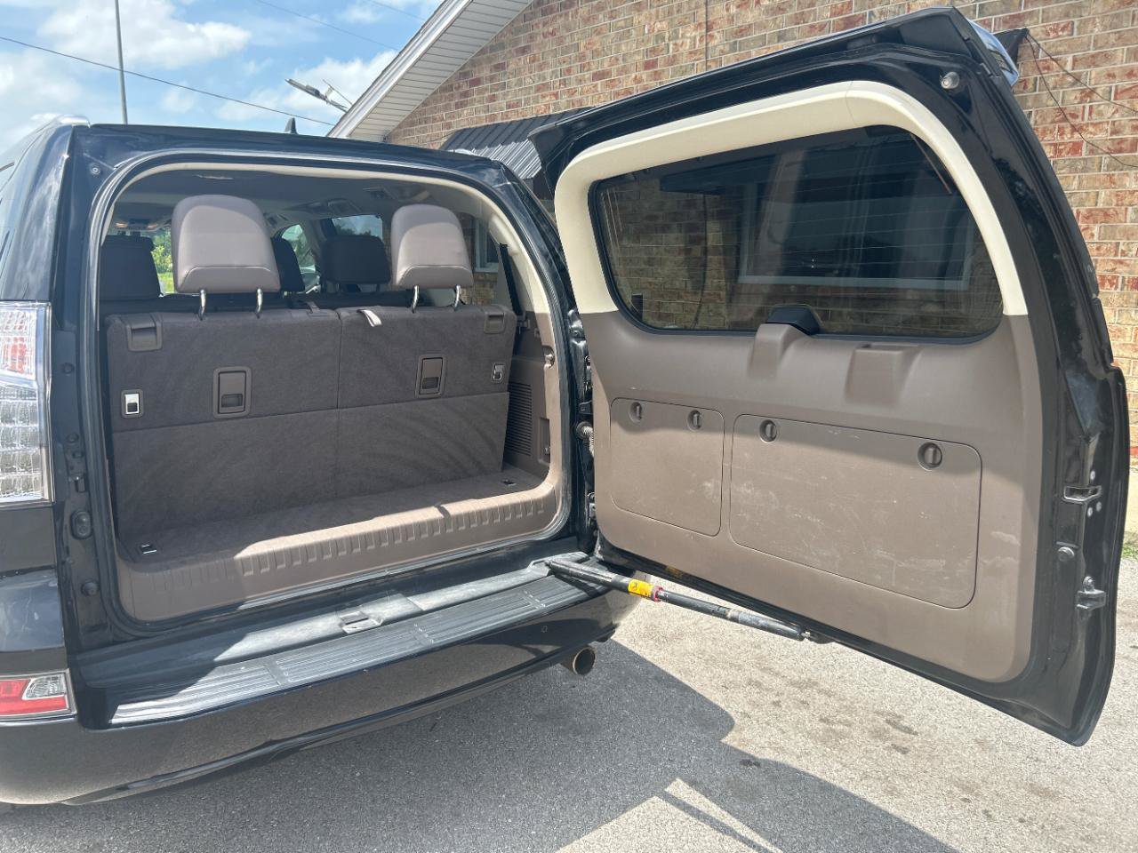 Used 2014 Lexus GX 460 w/ Premium Package AWD/4WD image 24