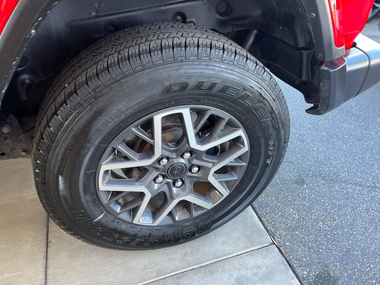 Used 2025 Jeep Wrangler Sahara image 30