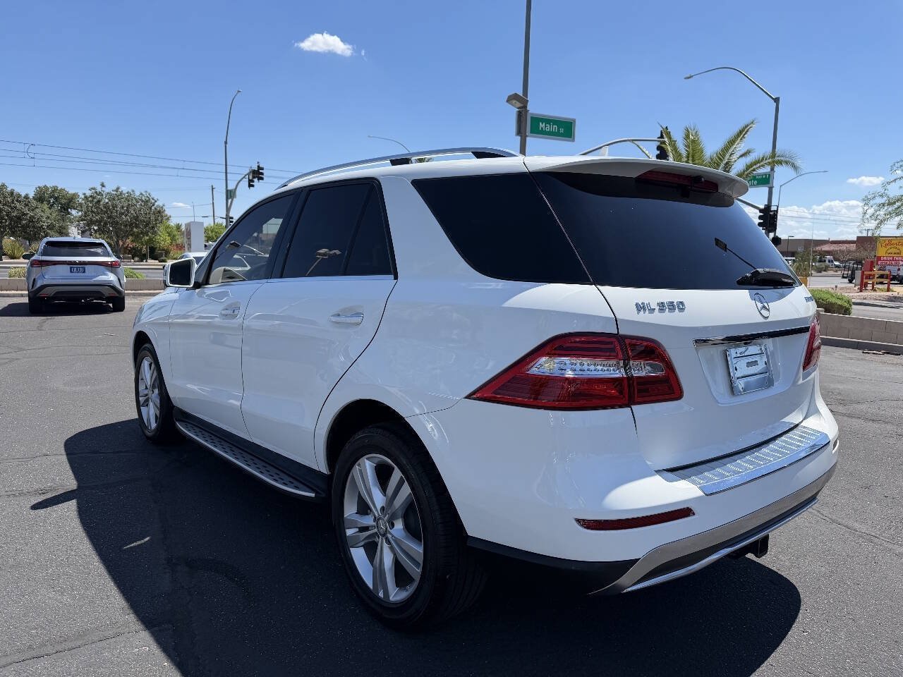 Used 2014 Mercedes-Benz ML 350 BlueTEC 4MATIC w/ Premium 1 Package image 3