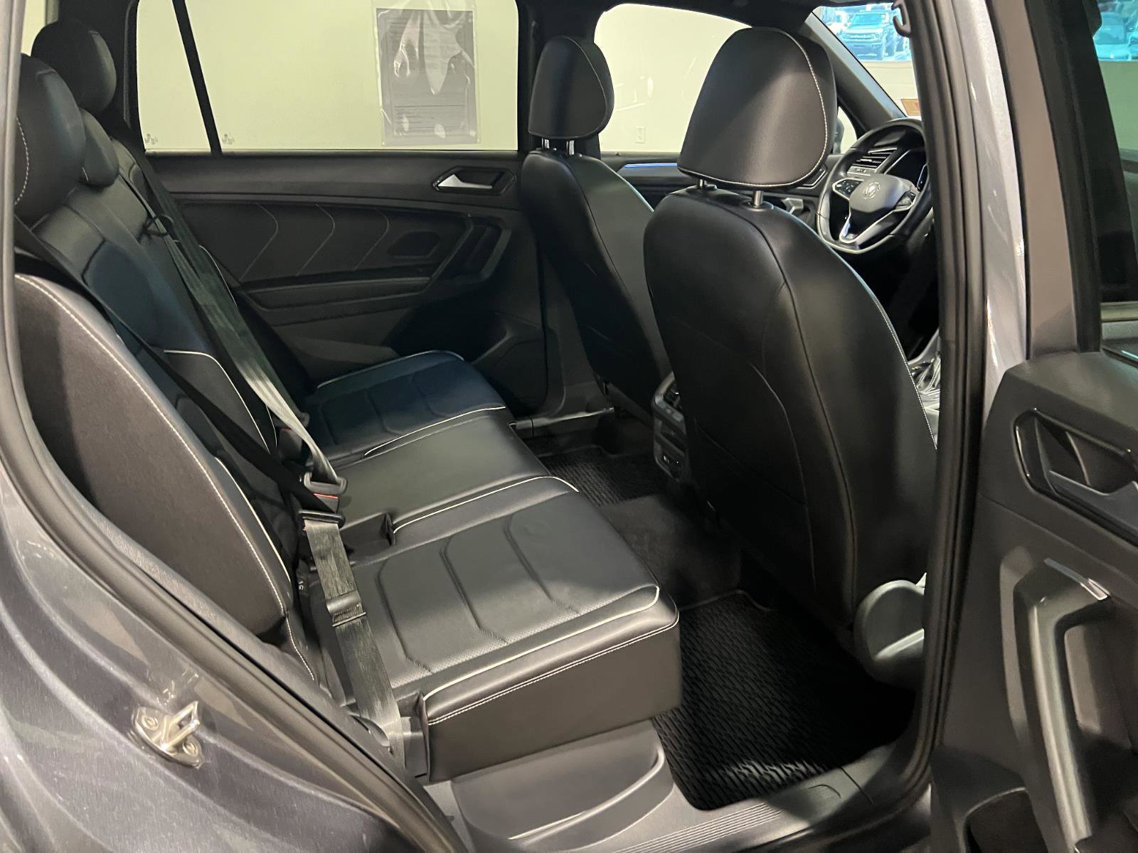 Used 2022 Volkswagen Tiguan SEL R-Line image 34