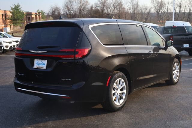 New 2026 Chrysler Pacifica Limited image 3