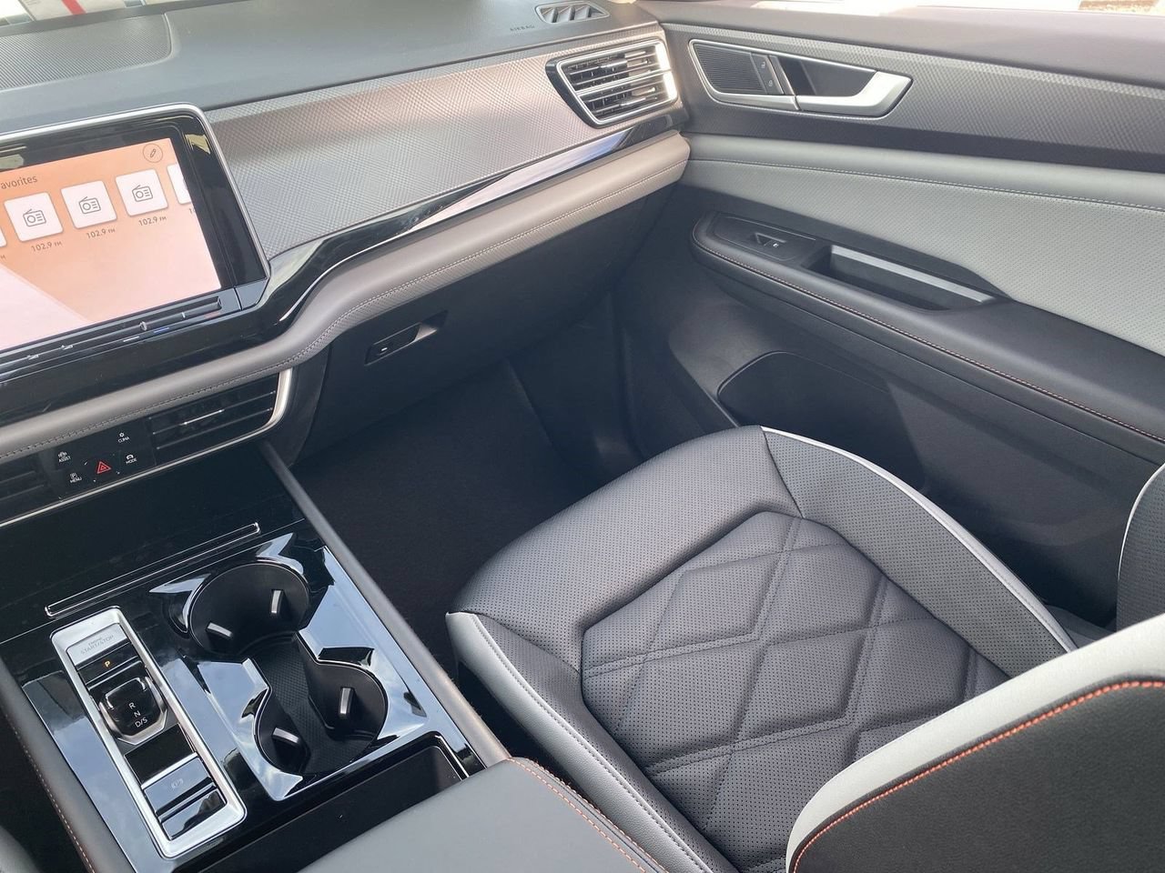 New 2026 Volkswagen Atlas Peak Edition AWD/4WD image 12