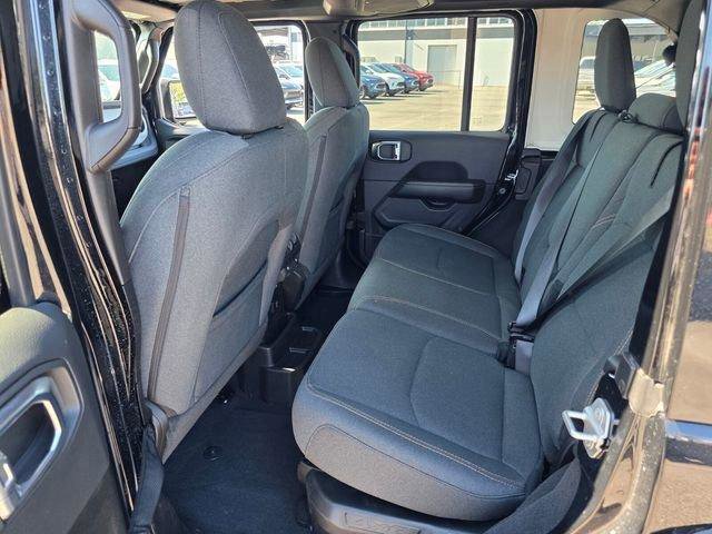 Used 2025 Jeep Wrangler Sahara AWD/4WD image 11