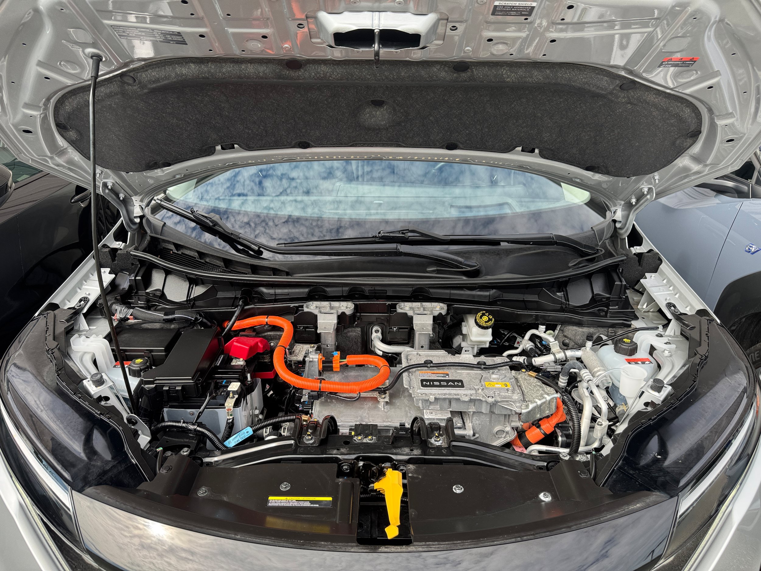 Used 2024 Nissan Ariya AWD image 3