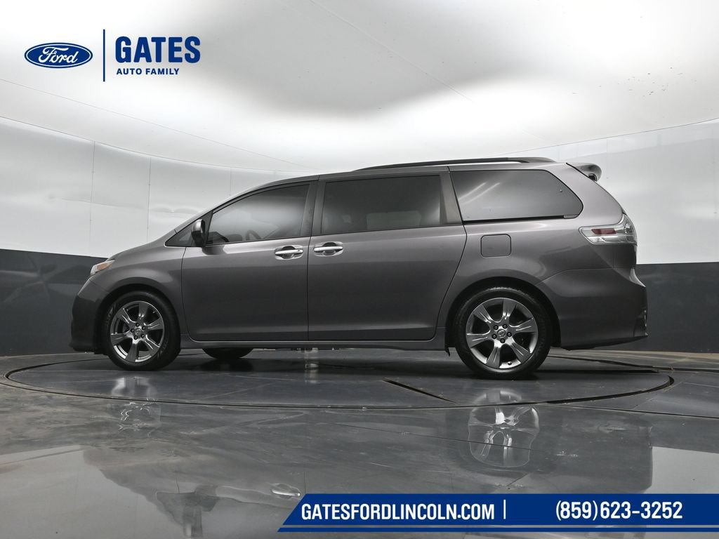 Used 2014 Toyota Sienna SE FWD image 41