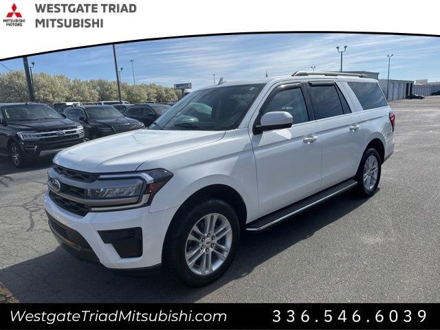 Used 2023 Ford Expedition Max XLT image 3