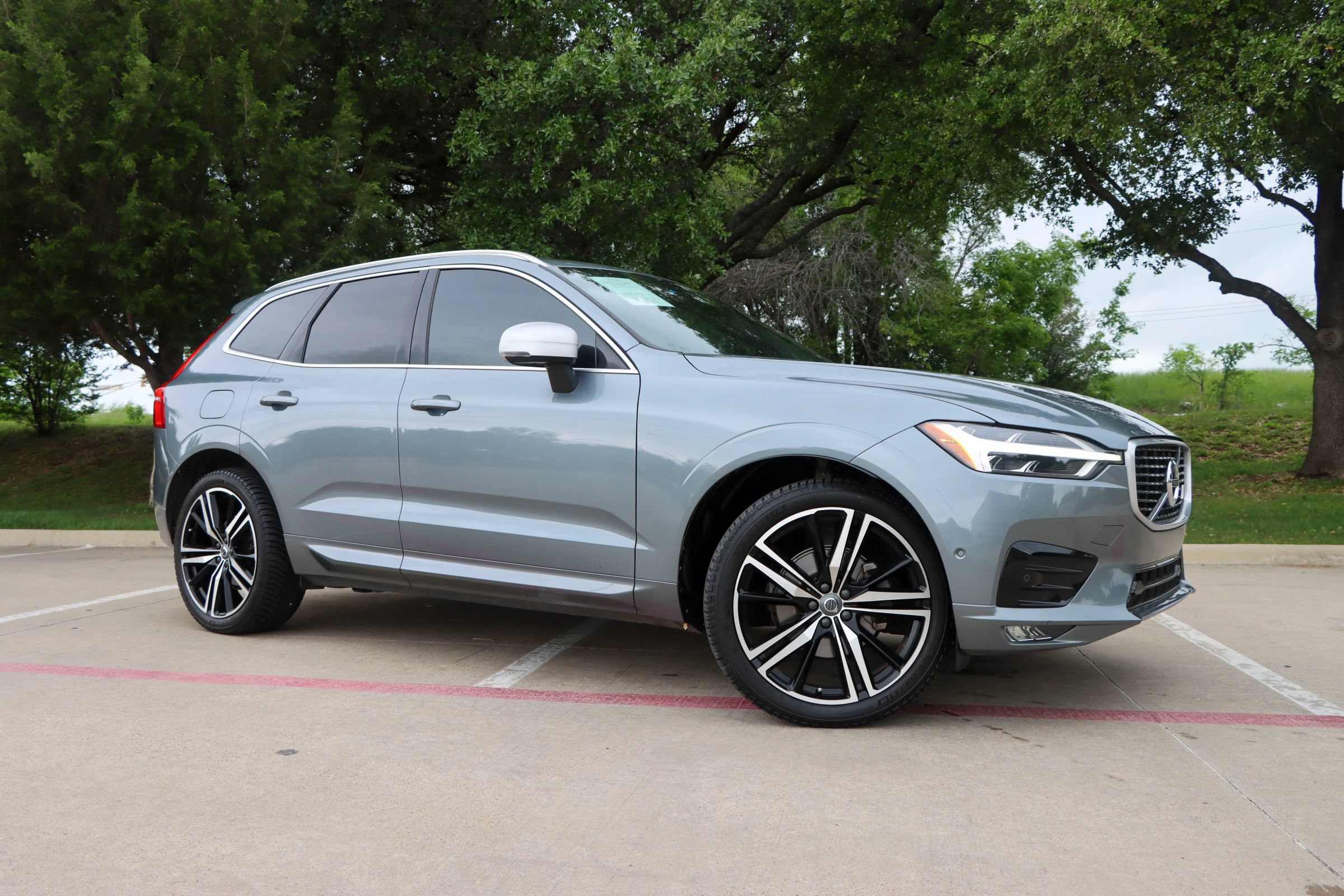 Used 2018 Volvo XC60 T5 R-Design w/ Convenience Package AWD/4WD image 1