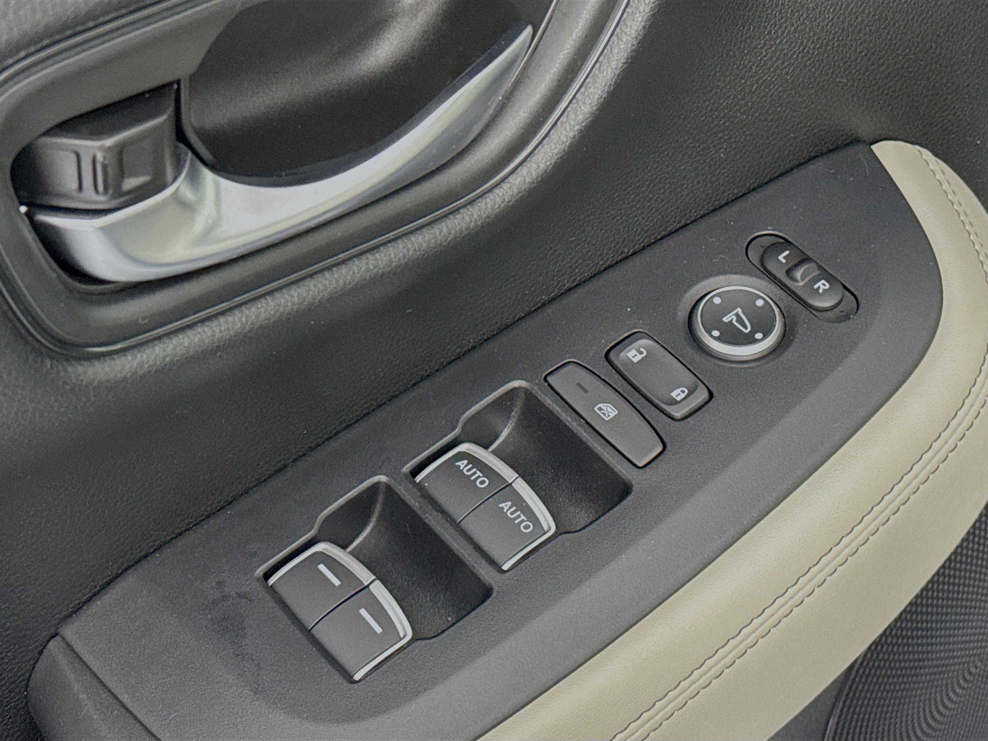 Certified 2024 Honda HR-V EX-L image 17