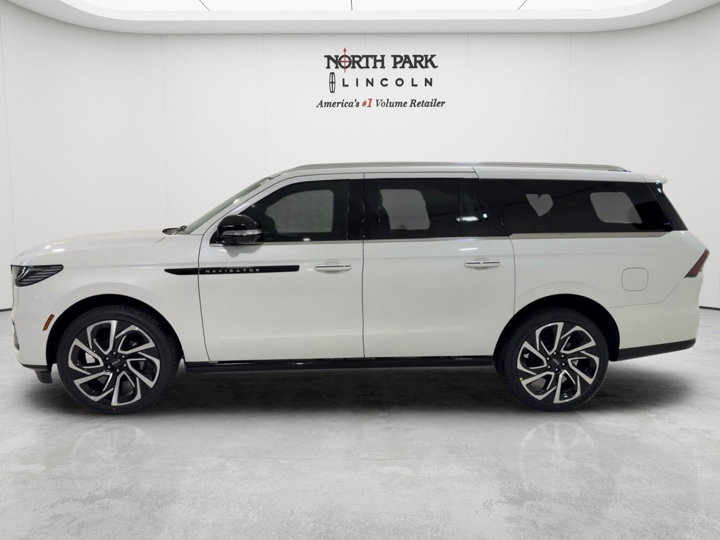 New 2027 Lincoln Navigator L Black Label AWD/4WD image 2