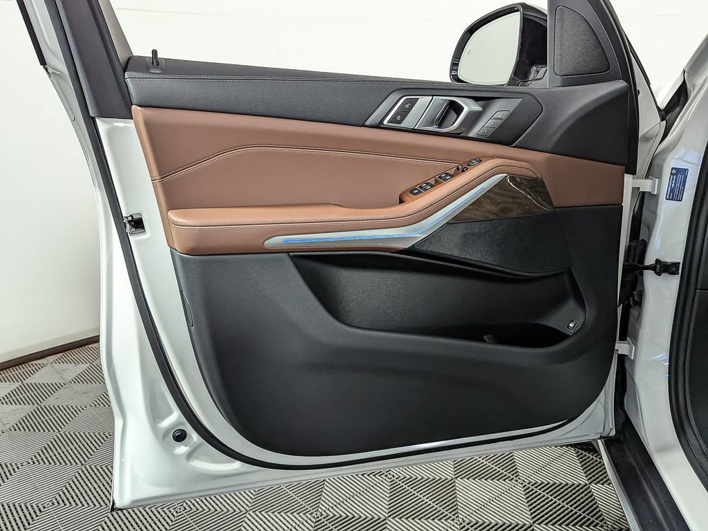 Certified 2022 BMW X5 xDrive45e w/ Parking Assistance Package image 15