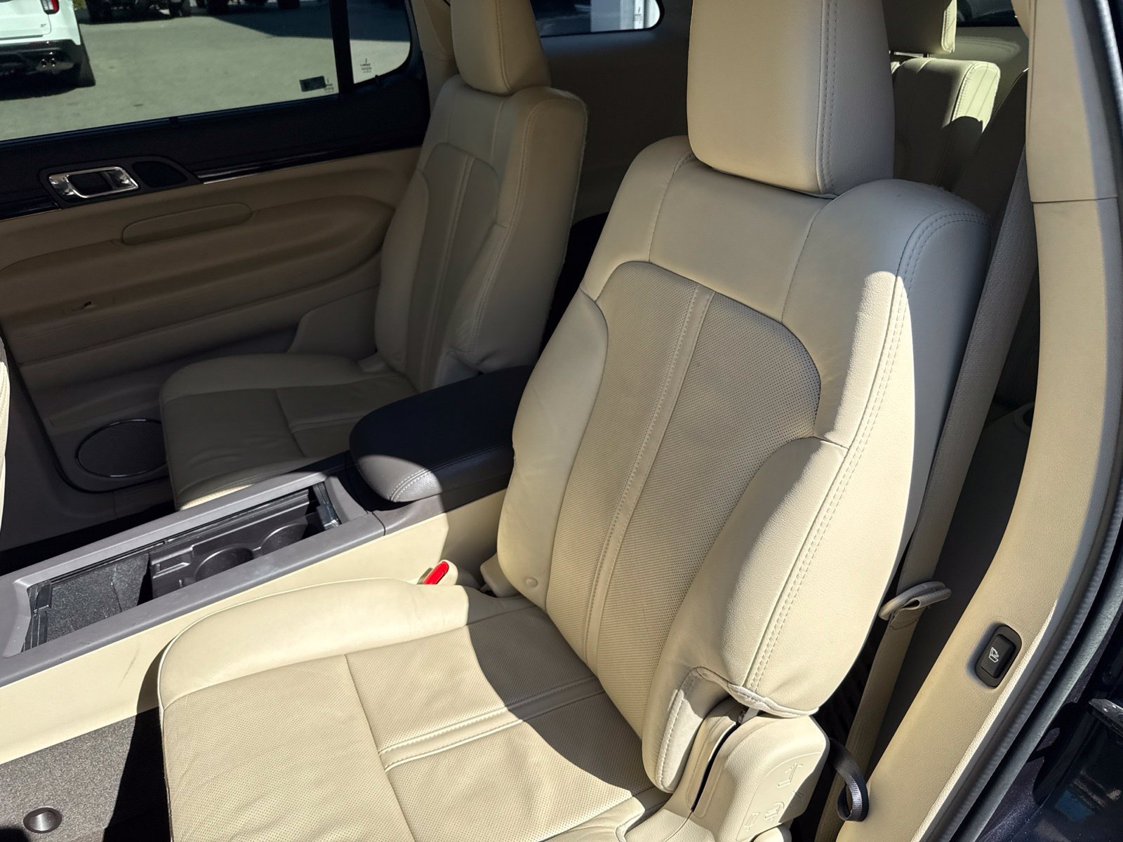 Used 2013 Lincoln MKT AWD image 15
