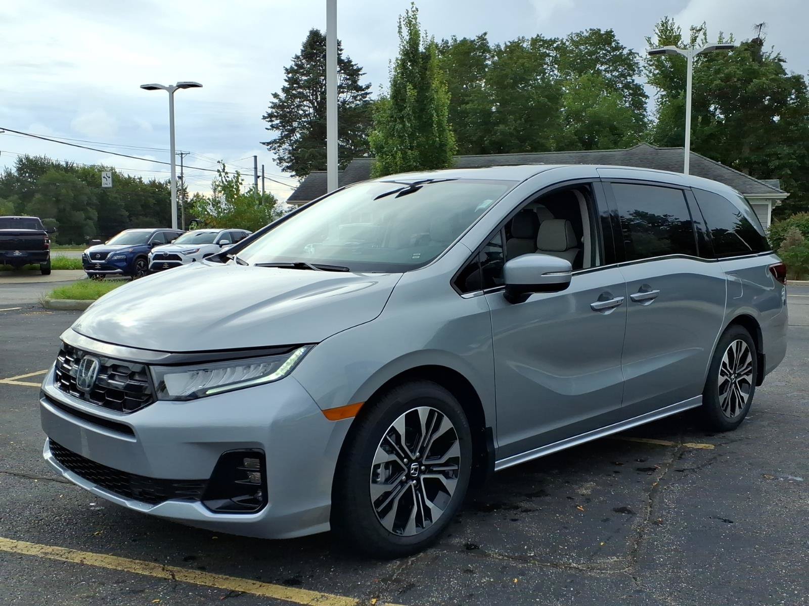 New 2027 Honda Odyssey Elite image 3