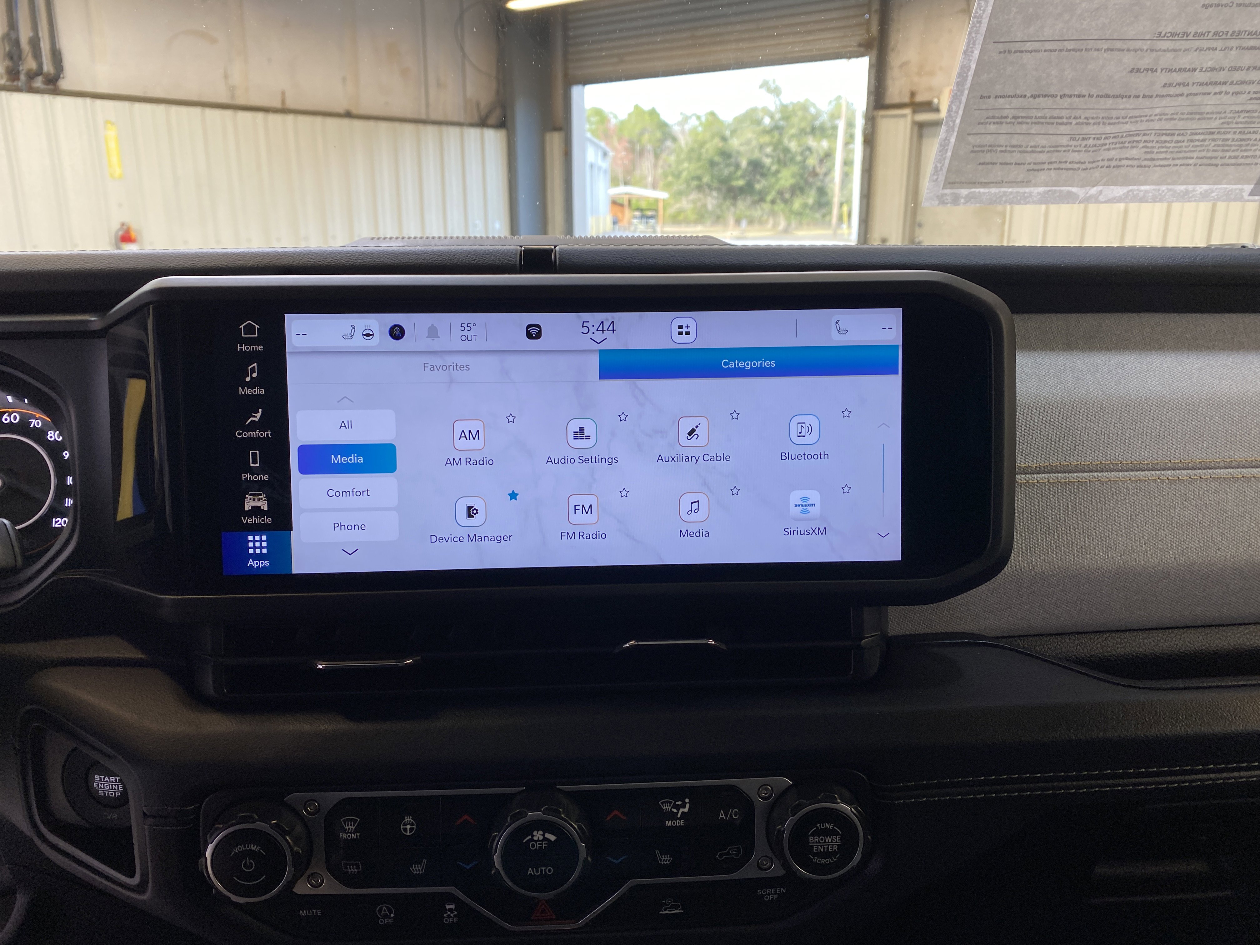 Used 2025 Jeep Wrangler Sahara image 41