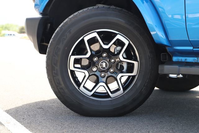 Certified 2023 Ford Bronco Outer Banks AWD/4WD image 2