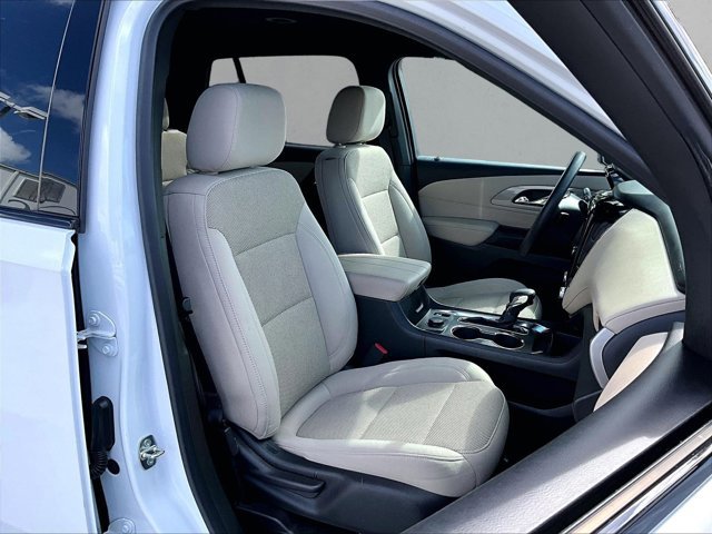 Used 2023 Chevrolet Traverse LS w/ Midnight/Sport Edition image 9