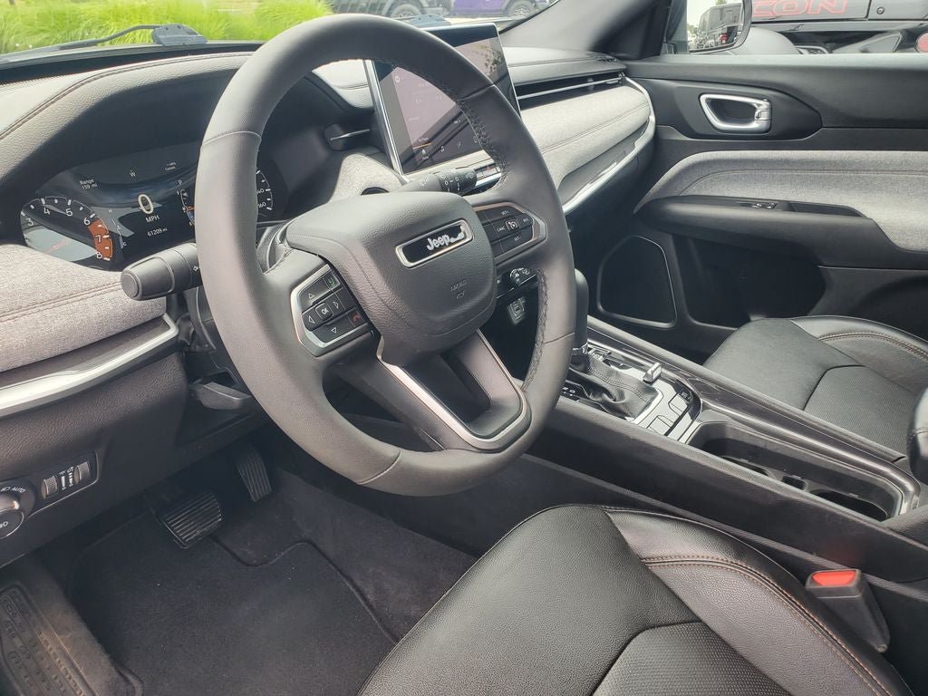 Used 2023 Jeep Compass Latitude AWD/4WD image 10