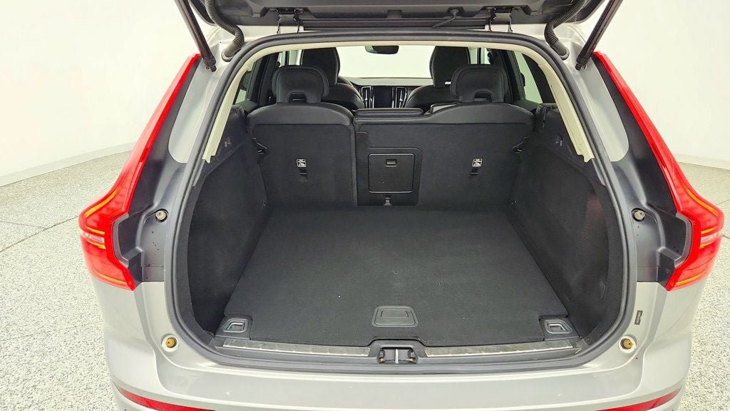 Used 2024 Volvo XC60 B5 Plus w/ Climate Package AWD/4WD image 21