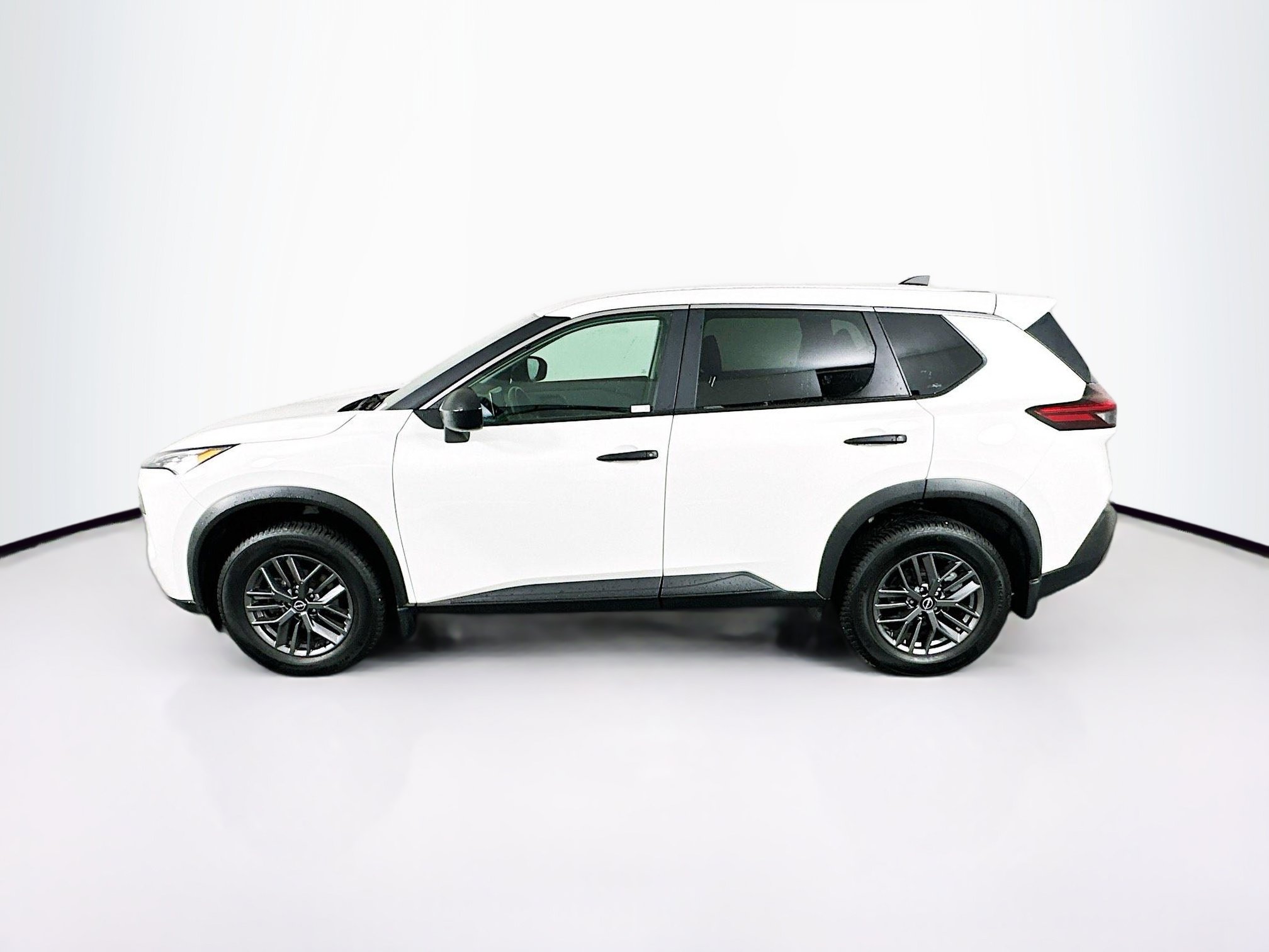 Used 2023 Nissan Rogue S AWD/4WD image 4