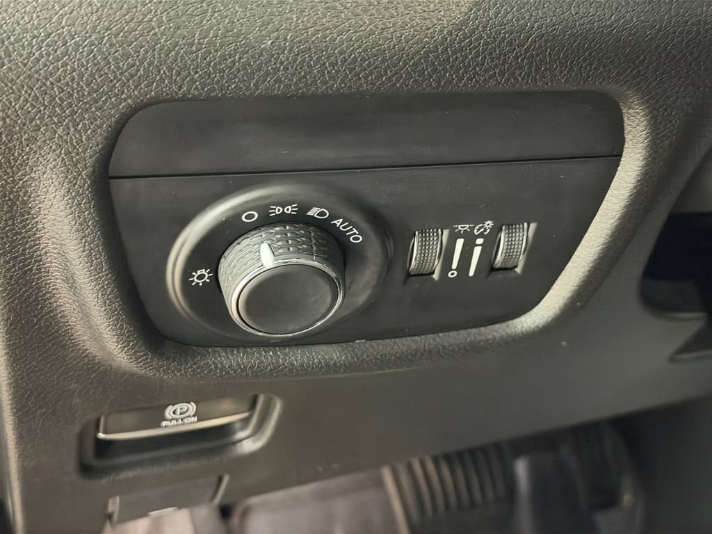 Used 2023 Jeep Grand Cherokee L Laredo AWD/4WD image 31