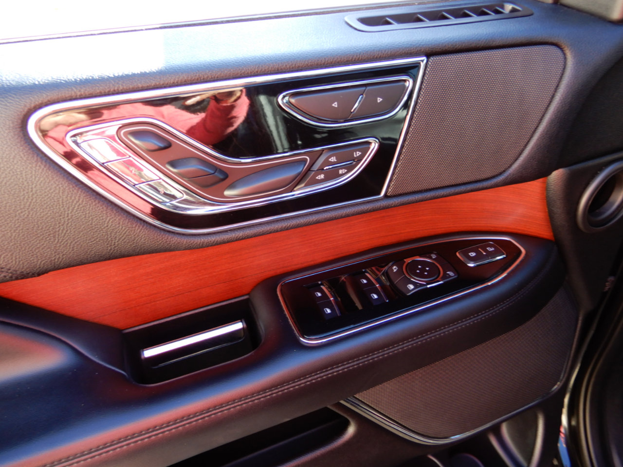 Used 2020 Lincoln Navigator Reserve image 27