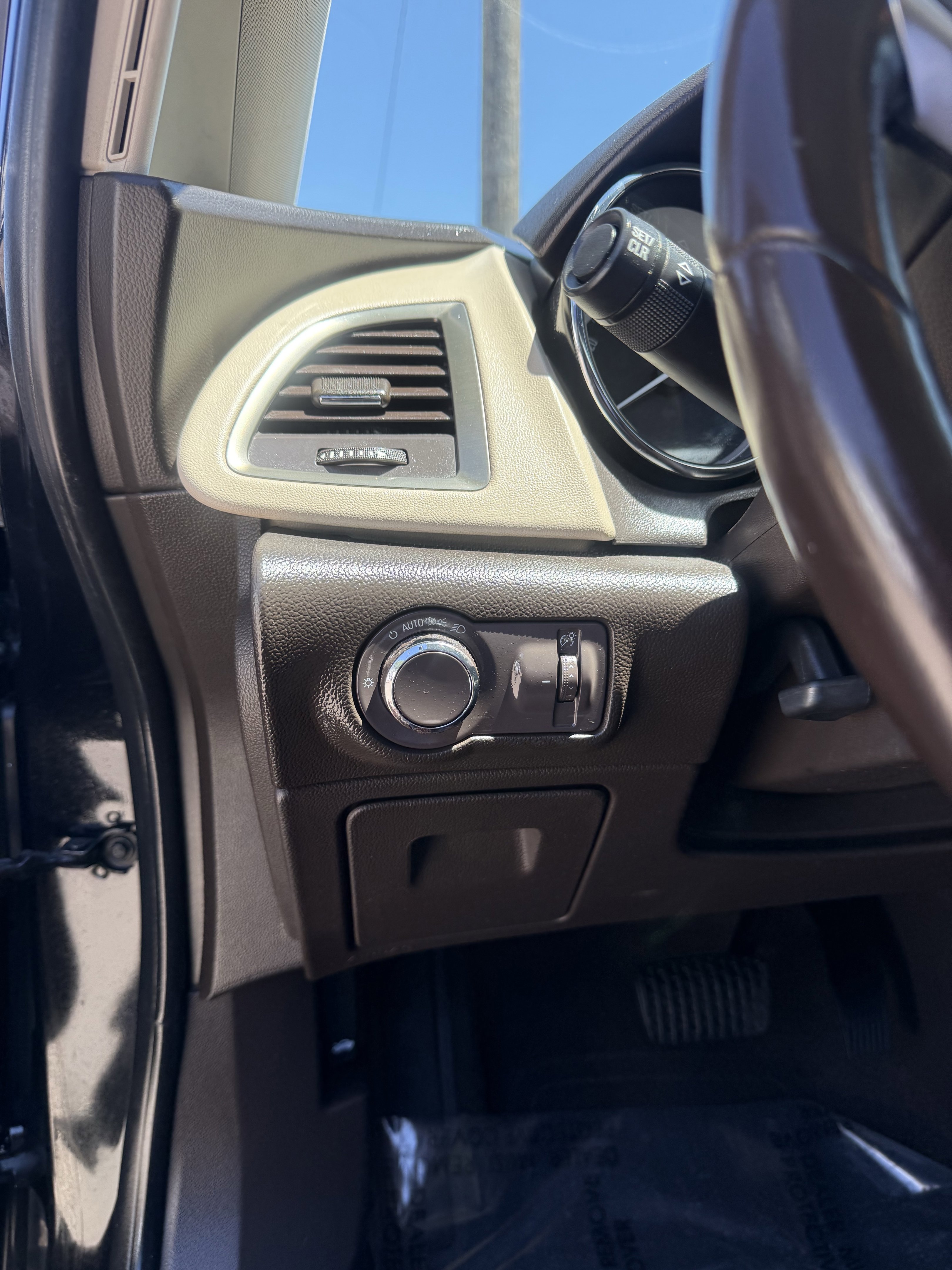 Used 2015 Buick Verano FWD image 12