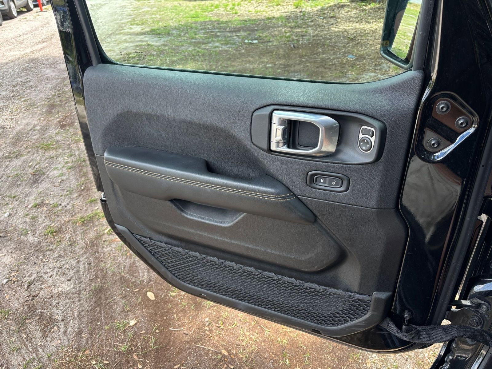 Used 2025 Jeep Wrangler Unlimited Sahara AWD/4WD image 18