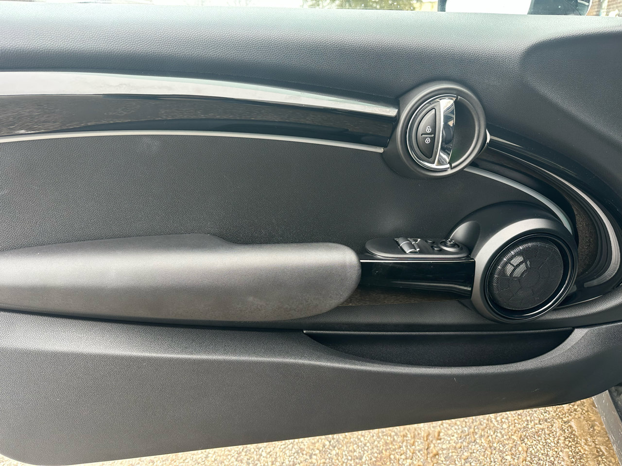 Used 2015 MINI Cooper 2-Door Hardtop image 21