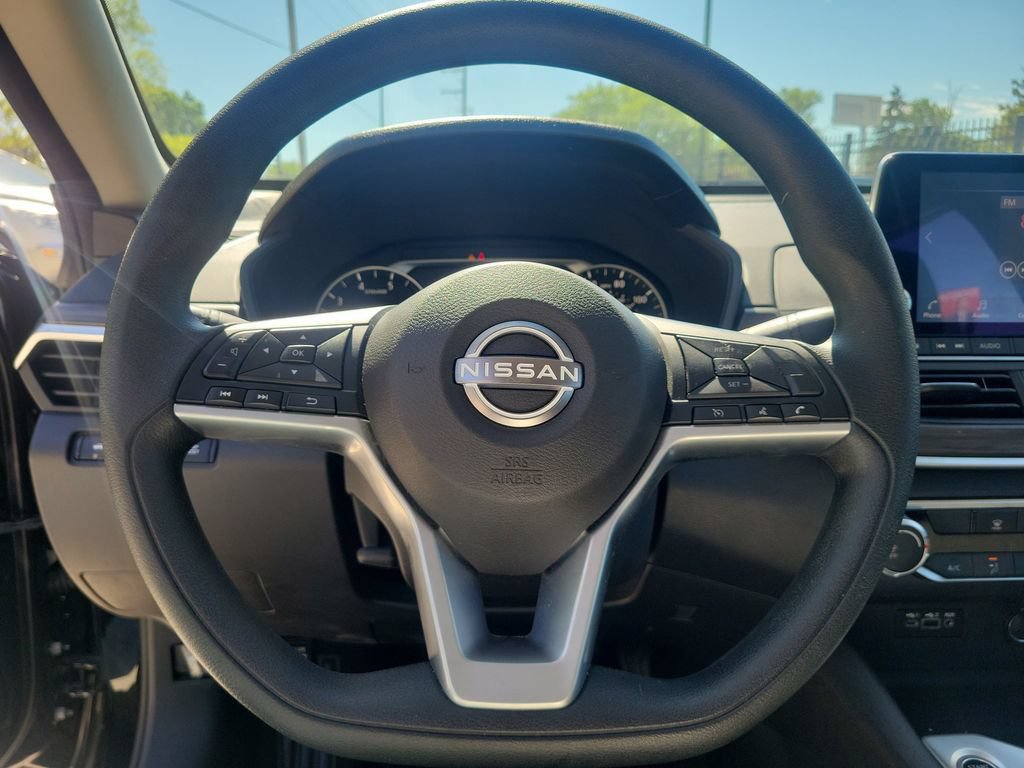 Used 2025 Nissan Altima 2.5 SV FWD image 21