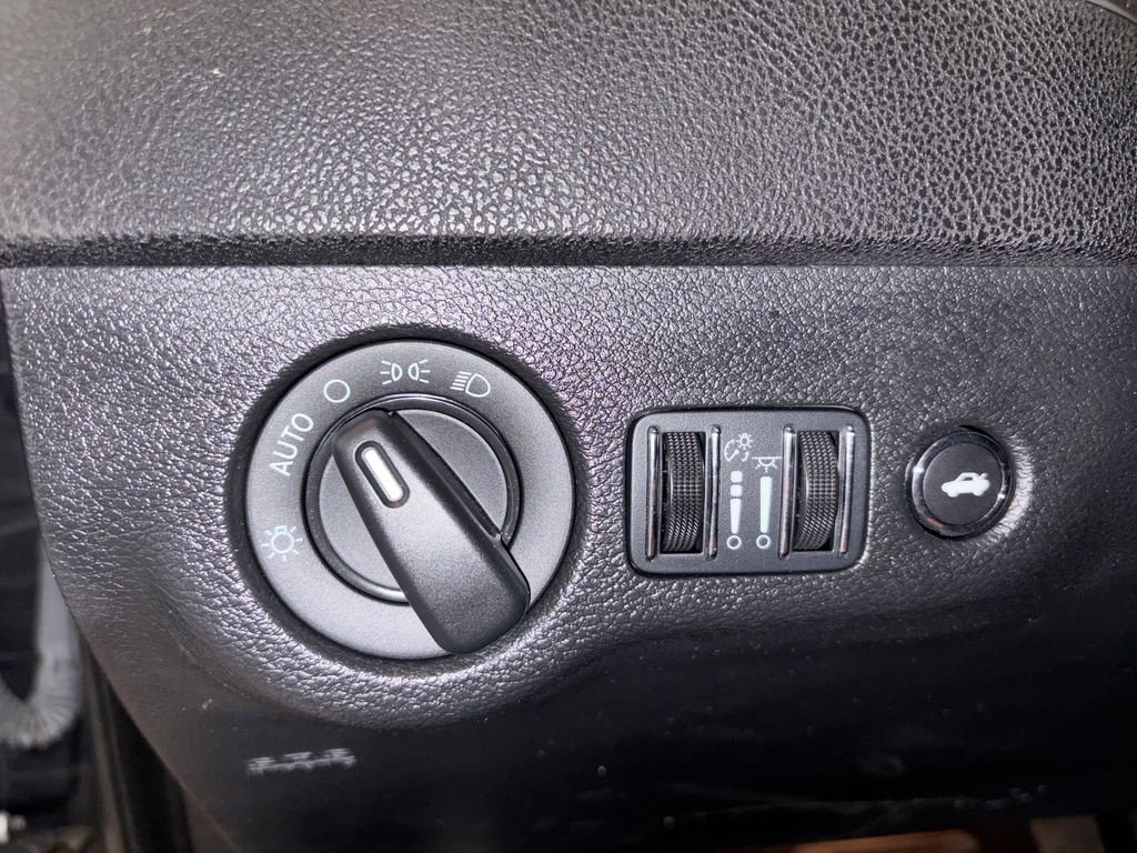 Used 2023 Dodge Charger R/T w/ Blacktop Package image 33