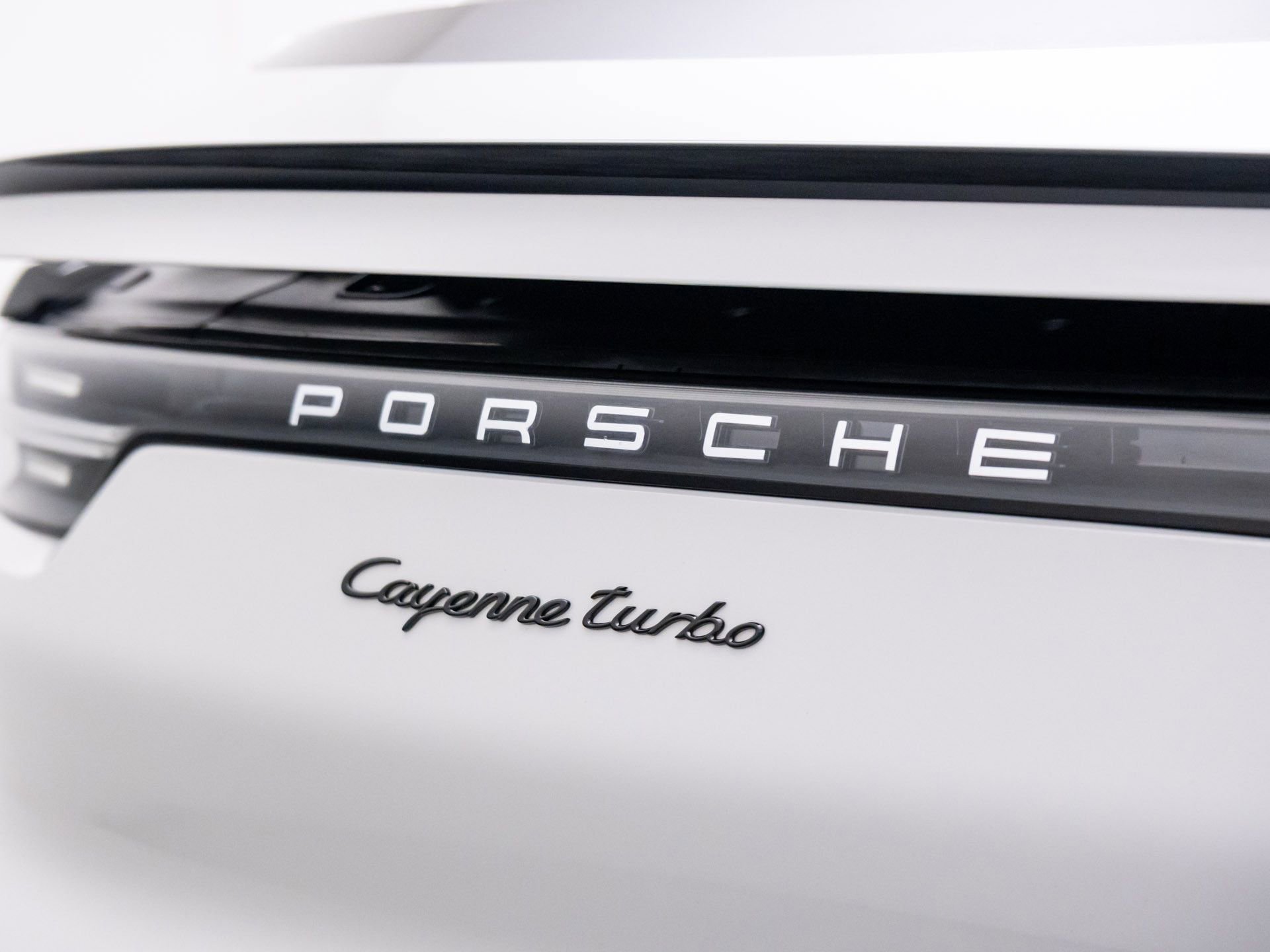 Used 2020 Porsche Cayenne Turbo image 34