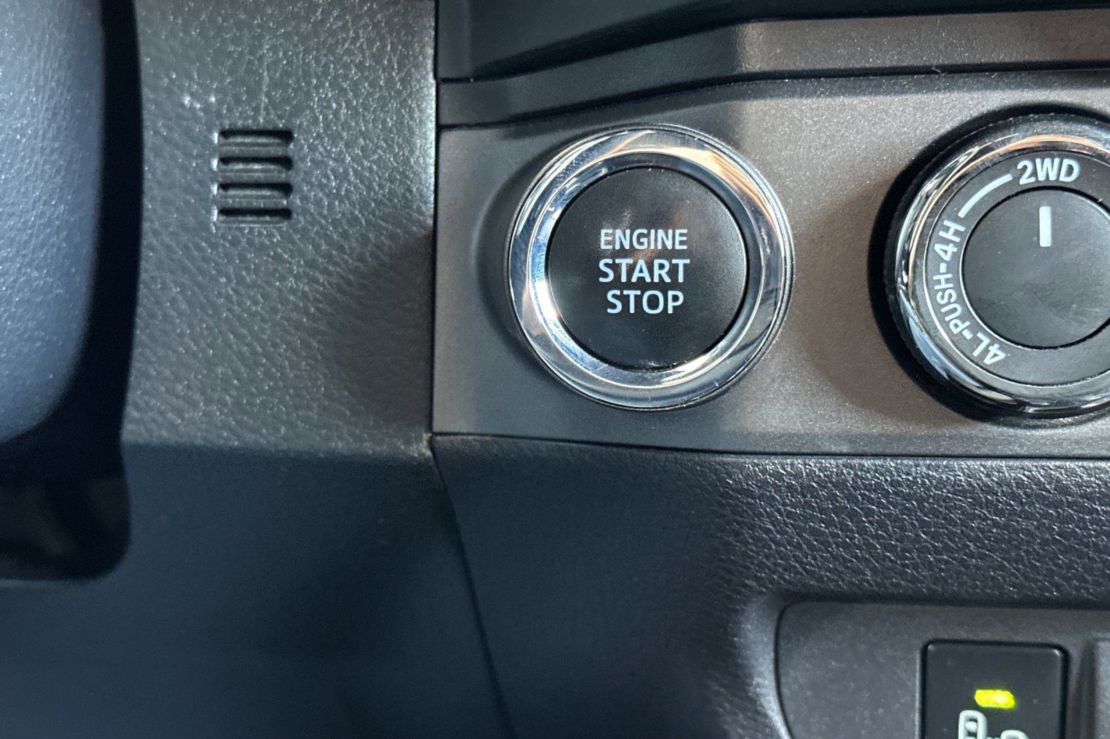 Used 2019 Toyota Tacoma TRD Sport w/ Technology Package AWD/4WD image 21