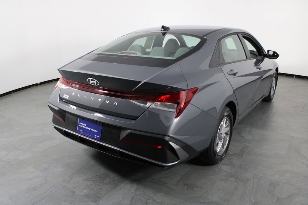 Certified 2025 Hyundai Elantra SE FWD image 16
