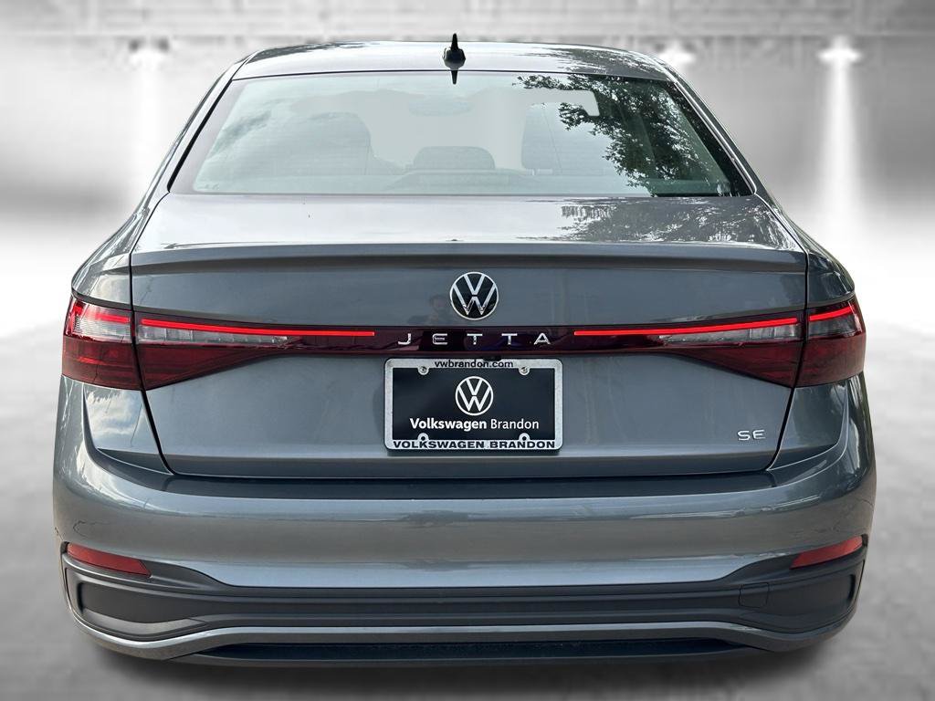 Certified 2026 Volkswagen Jetta SE FWD image 5